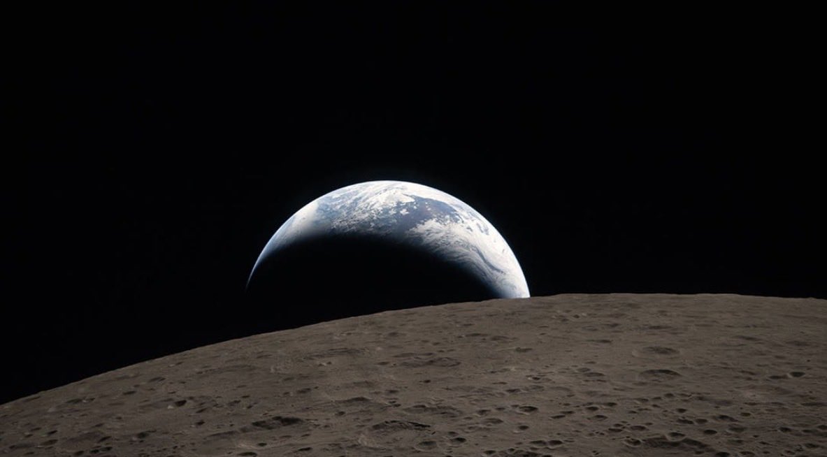 Kevin_Houston_'s tweet photo. @Keetb999k Except if you go high enough in space and use a camera to take pictures of earth. 🤣 https://t.co/jZUo6uBlBF