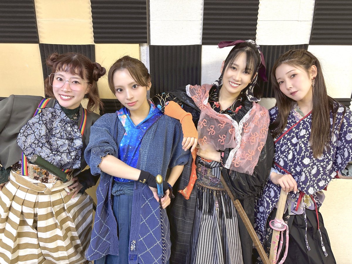 Y_Minon2001's tweet photo. #コクメソ
本日衣装付き通しでした⚔️
やーーお衣装本当に可愛くて素敵！

いよいよ明日は最終稽古。
頭は冷静に心は熱く、最後までもがこうと思います🔥

正義超人と呼ばれている4人で🫂
蒼央としても私としても沢山助けてもらってる大好きな皆様です。お芝居も本当に素敵で尊敬😌

お見逃しなく！ https://t.co/IXPgOSZzNj