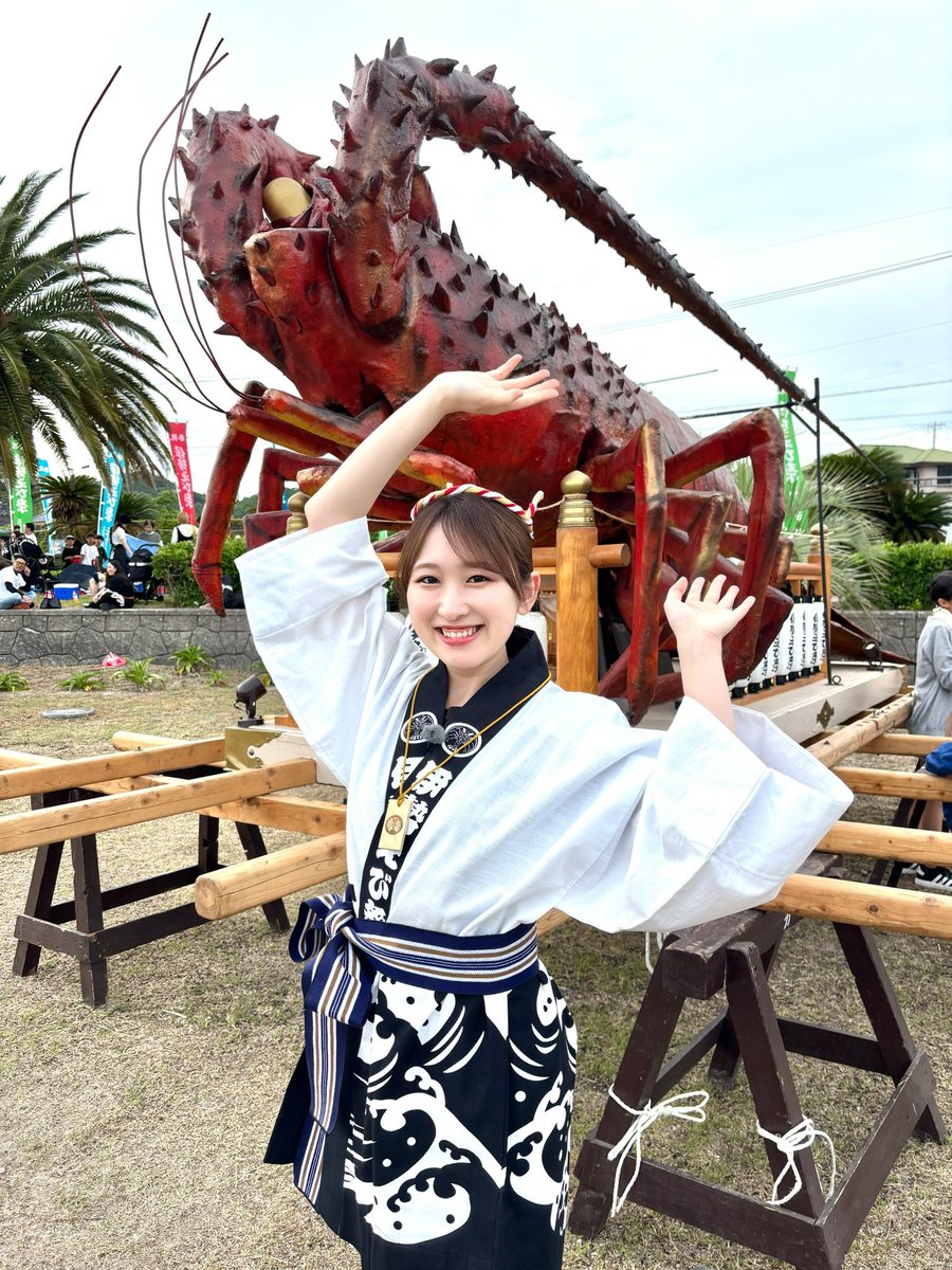 mekata_mio's tweet photo. 伊勢えび祭、生中継担当しました🎤
盛り上がってましたー！！

今年初めての花火も🎇

#MCTV https://t.co/vpt6SIgh8Q