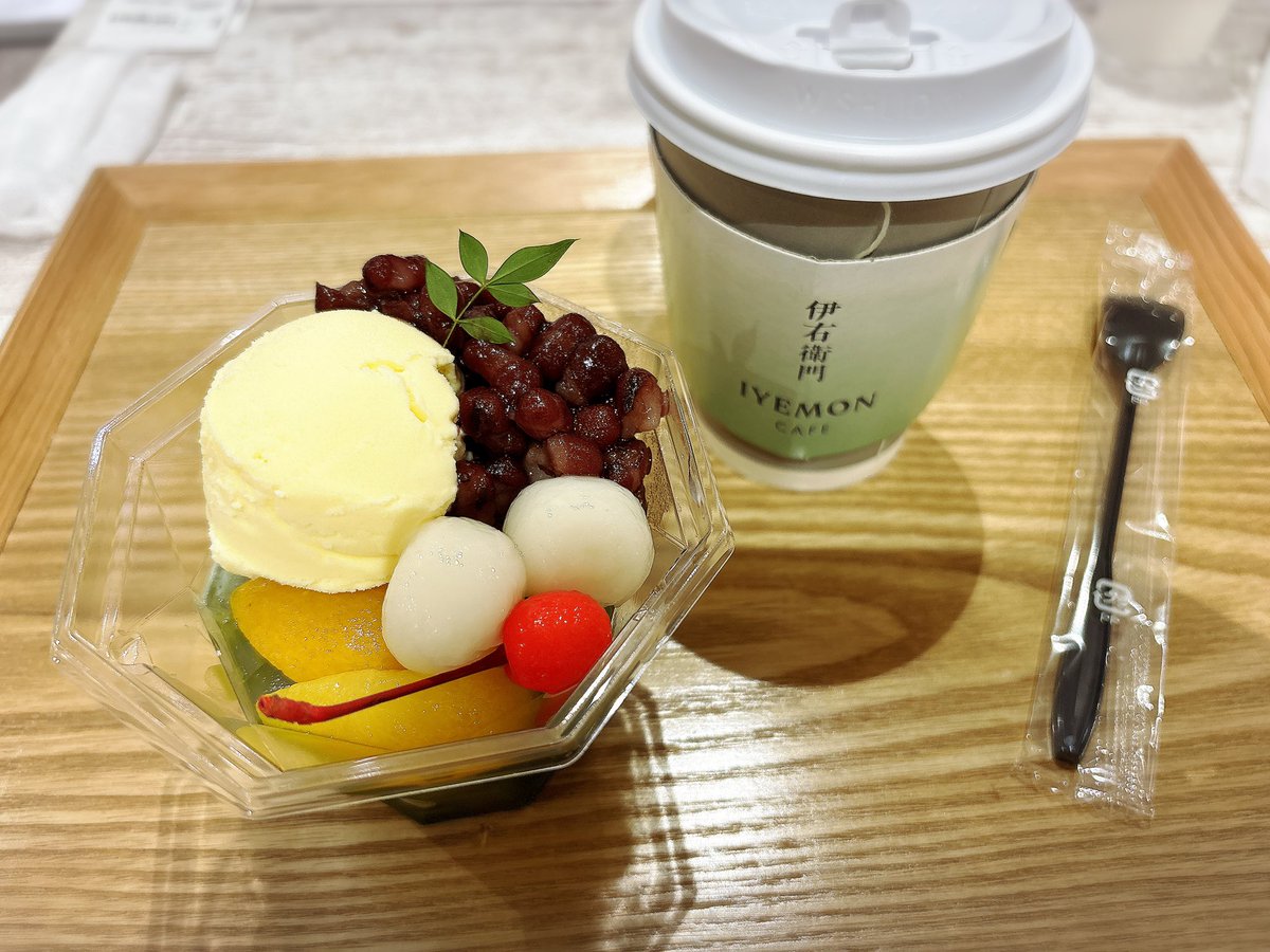 necosabre's tweet photo. アリーナに隣接してるららぽーとで前に新千歳空港で食べた「白樺山荘」のラーメン
ここで再会できるとは。美味しかった

あと白玉クリームあんみつ https://t.co/X7iLKUk6K6
