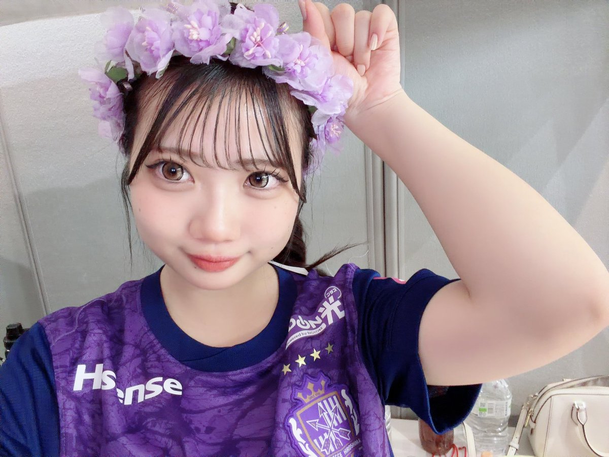 明日はファン感謝デー！！！ 久しぶりのピッチ楽しみです💜💜 雨対策し