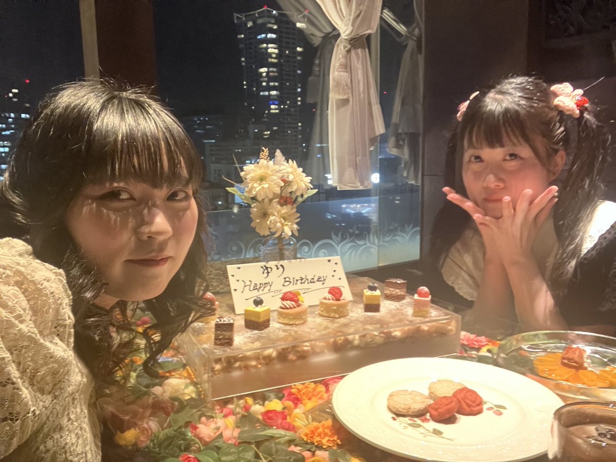 a_mo_dodemo118's tweet photo. 友達が祝ってくれて
とても素敵な誕生日になりました🥹🥹🥹
本当に最高嬉しすぎる。
ほんとにありがとう！ https://t.co/DWts26ppLK
