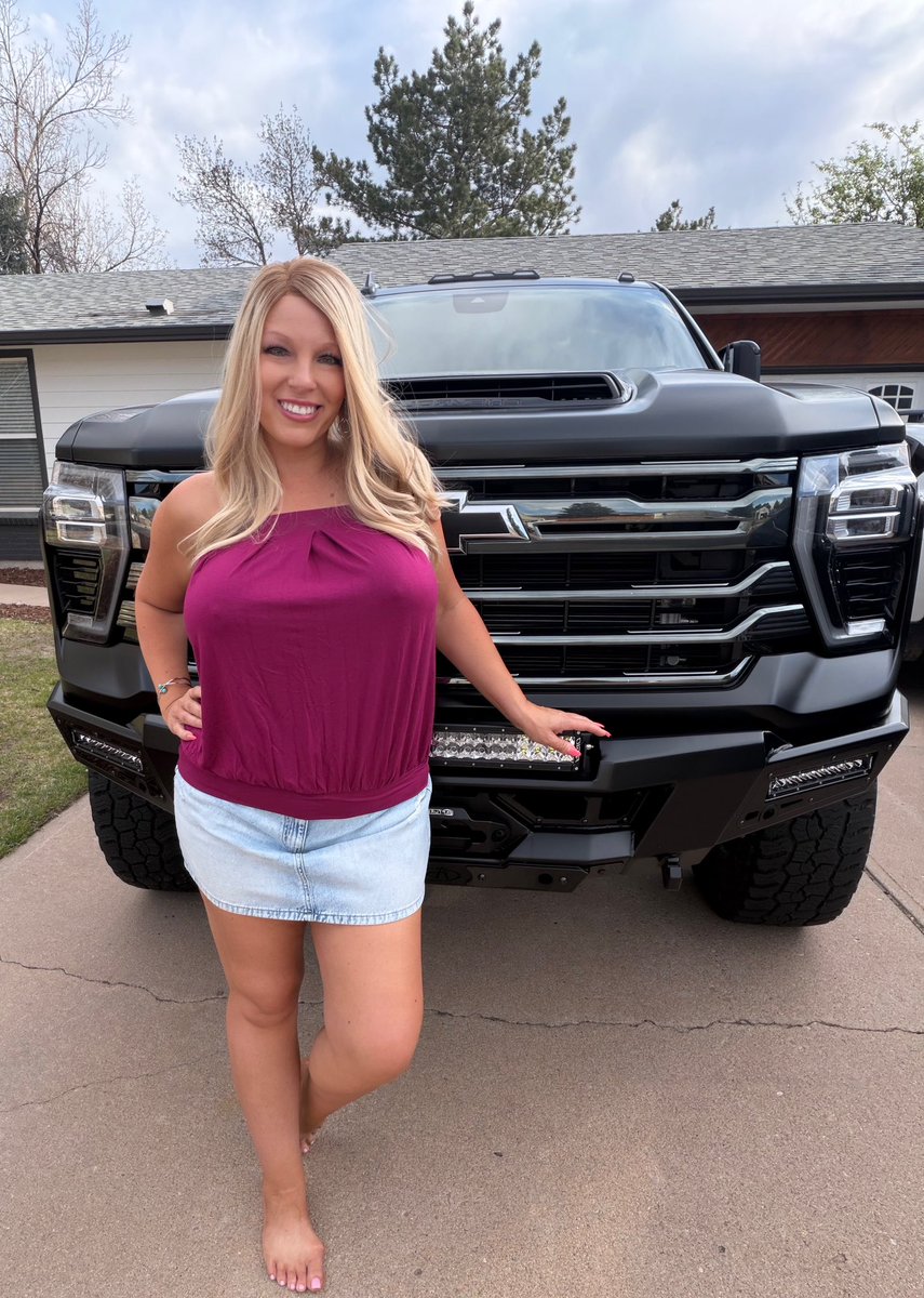 BrookeRyanDD's tweet photo. I like big trucks! 👄 https://t.co/Pi88IaWHRq