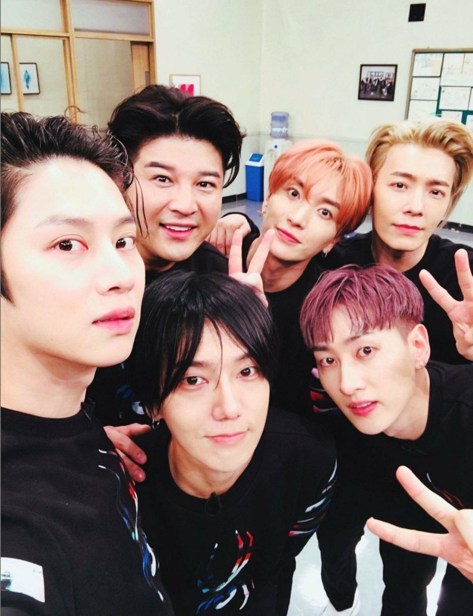 xianimmm's tweet photo. 히촐ㅈㅉ유명한셀카고잔데
주슈랑같이찍을땐 나름 ㄱㅊ은거언제안웃김 https://t.co/pk5SkIlTee