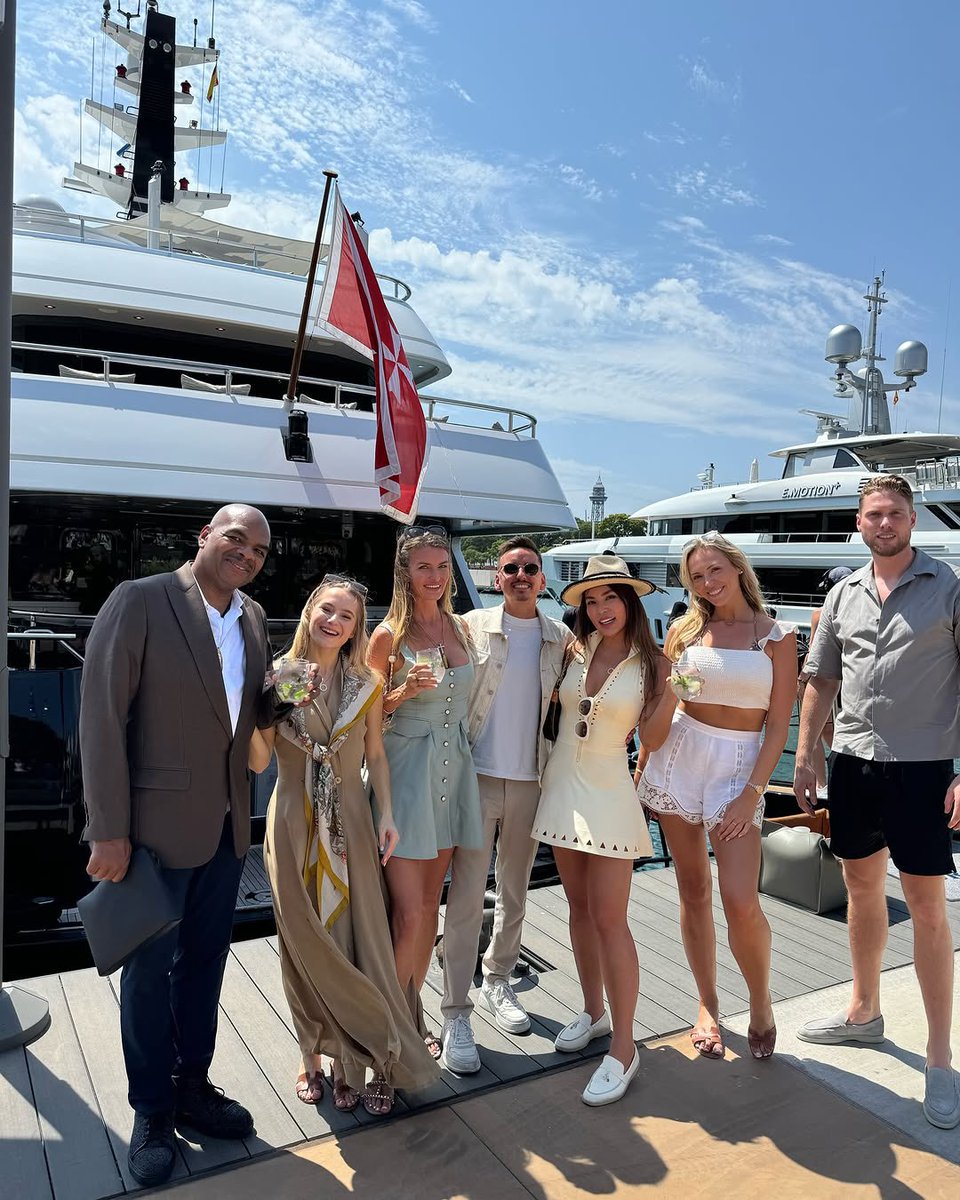 eunicewong46's tweet photo. Khalas! We finished Barcelona 🇪🇸 As an Aquarius it’s all about my people the best time was the super fun and connecting activities with my friends Thanks for an amazing Spanish trip 🧡🧡 https://t.co/q1OWAVjDHy