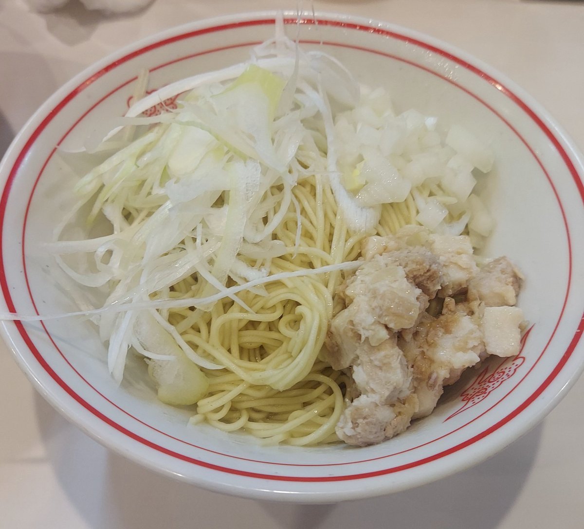 UK0627's tweet photo. #蒙古タンメン中本柏店
北極の炎麺半分、ネギ、背脂
柏の和えそば塩煮干し

レイソル敗戦後の久々の中本、柏の和えそば旨いんだけど普通に麺１玉分くらいあるからお腹パンパン

ごちそうさまでした https://t.co/V1TiH9muuy