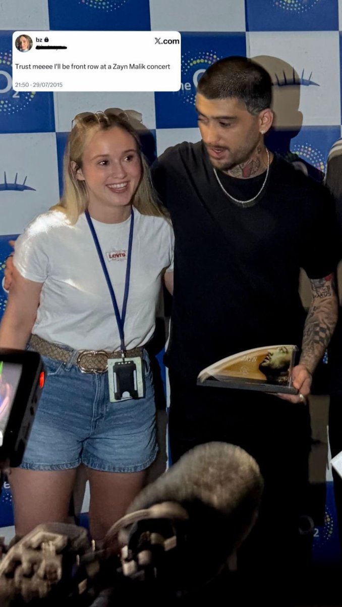 swimmingseaz's tweet photo. Zayn getting his first time playing as solo at O2 award 😭, so proud him !!!!!!!!!!! https://t.co/rhlKjPG32a