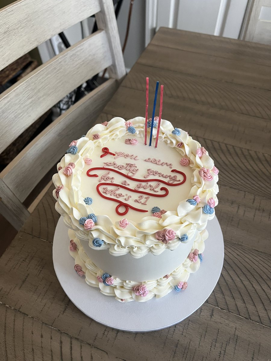 densomemore's tweet photo. my Liv inspired birthday cake!!! https://t.co/2AXDpU33ya