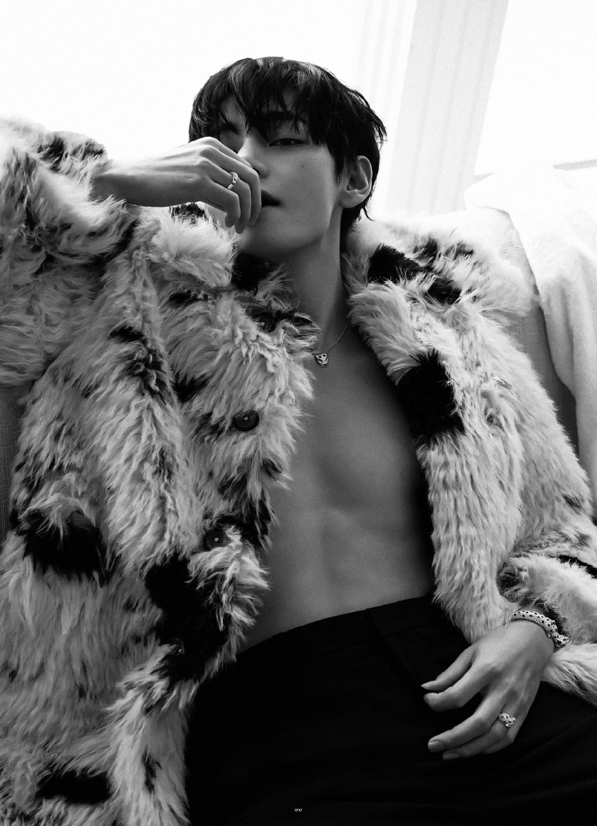 BTSVE's tweet photo. It's been a long time coming, I'm still here in a trifecta. https://t.co/yDZwrNc1UK