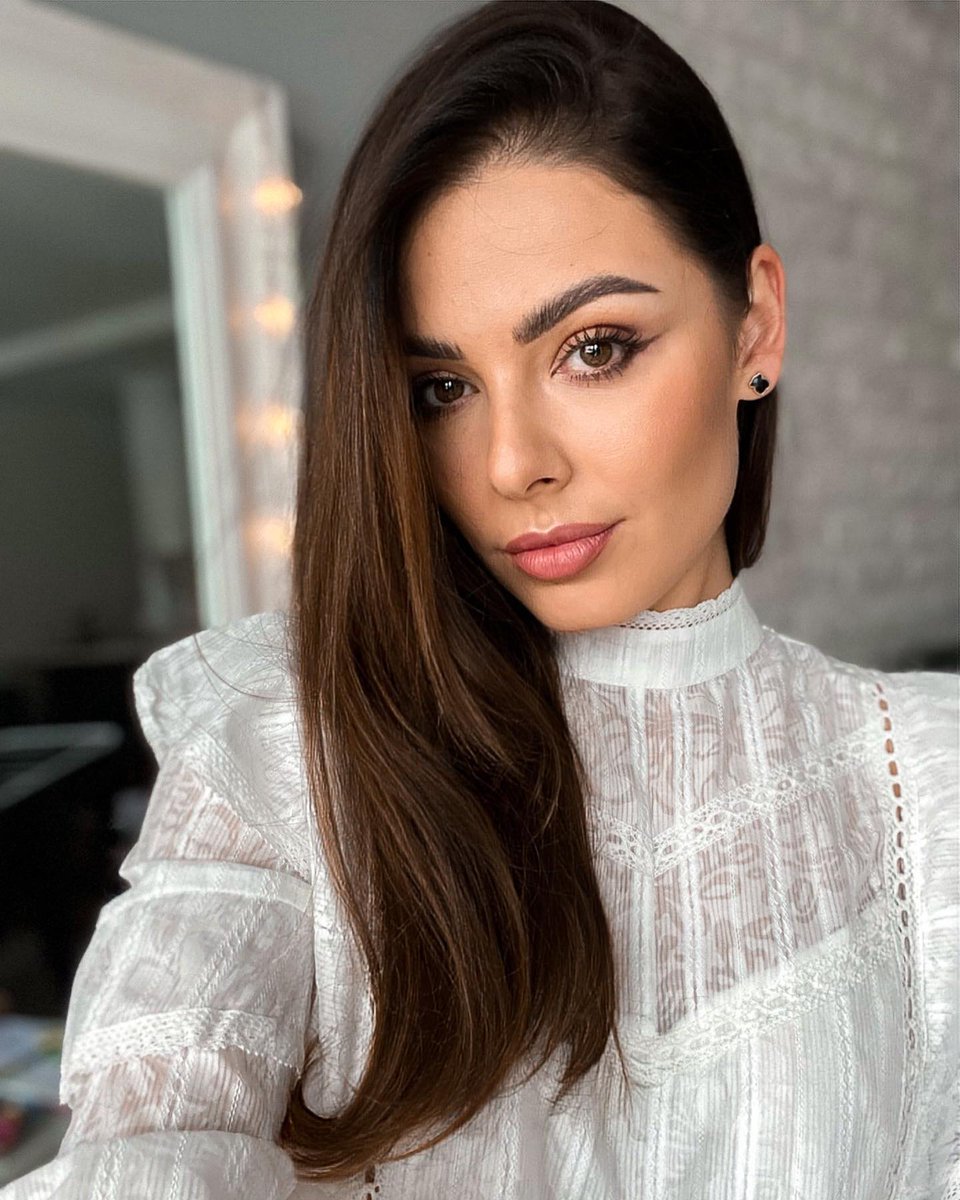 Meclove06's tweet photo. I haven't worn makeup like this in a long time  Today I'm going to see someone very important  I haven't seen them for three years https://t.co/0us5QGAtwG