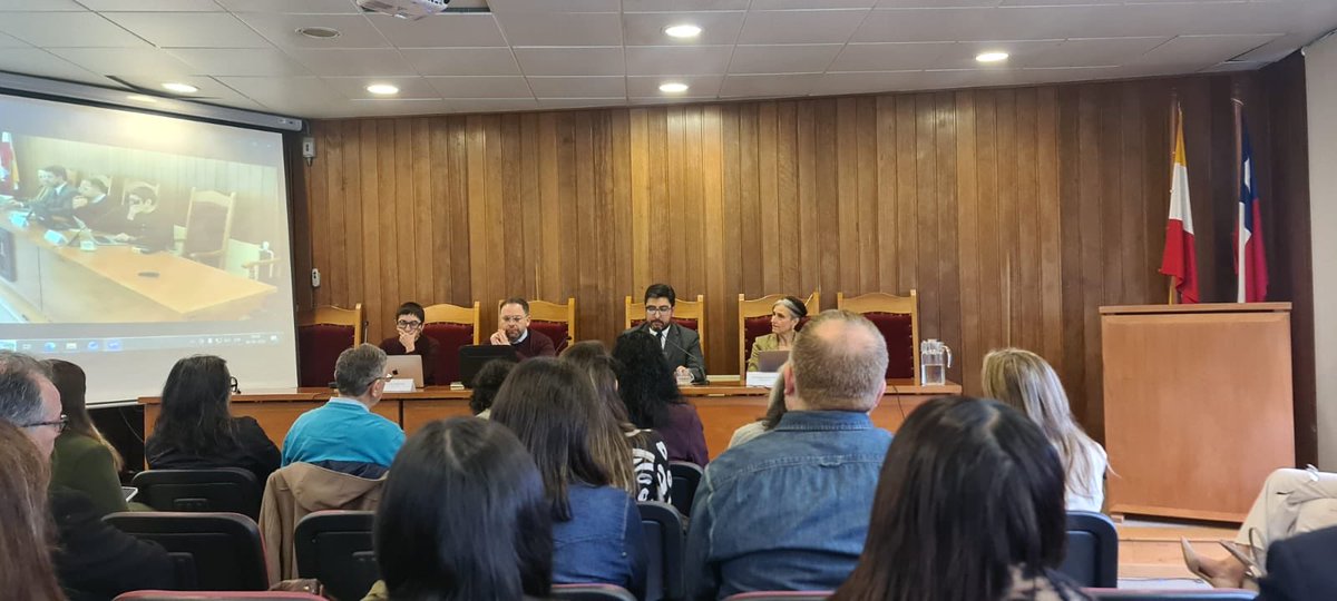 PJudicialChile's tweet photo. 🔴 Ministro de la Corte Suprema, encargado de asuntos de DD.HH., Leopoldo Llanos, abre segunda sesión de las Primeras Jornadas Judiciales De Derechos Humanos, organizadas por la Corte de Valdivia, INDH y Facultad de Derecho de Universidad Austral de Chile https://t.co/HPxLBkvHSg https://t.co/TDP5aoL5nr