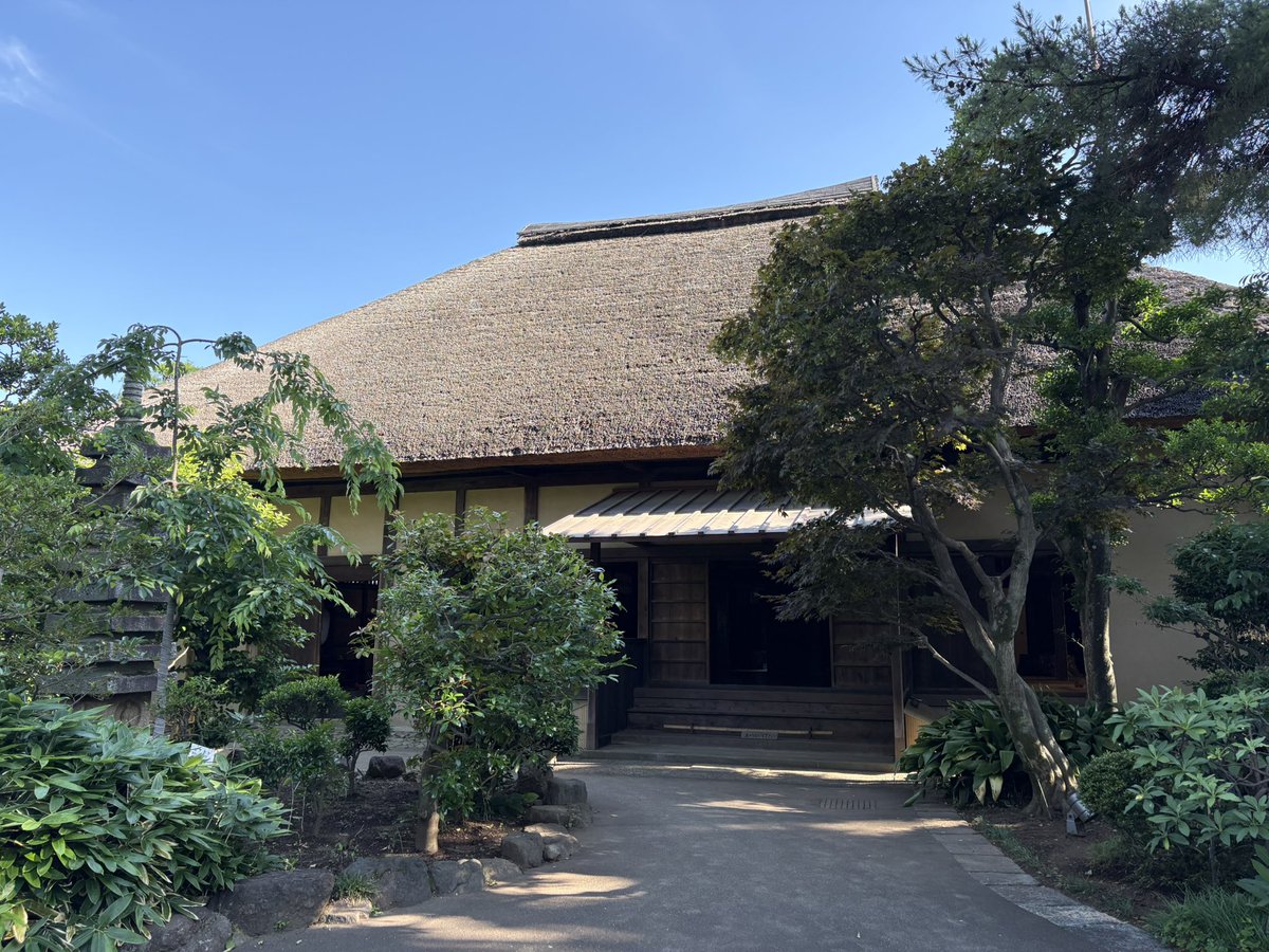 ayako445's tweet photo. 東京の郷土資料館シリーズ、今日は世田谷線に乗って世田谷区郷土資料館へ。都内初の公立博物館とのこと。無料なのにかなり充実した内容、じっくり回ると疲れるほどで勉強になる。売りは敷地内に建つ代官屋敷とその関連展示だけど、縄文〜古墳時代の土器、明治大正の学校関連などなど全時代満遍なく濃い https://t.co/Wi8VzCTNiI