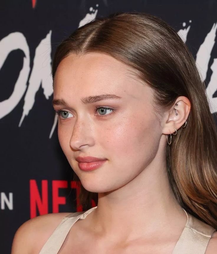 iverspocket's tweet photo. idk about you guys but india fowler and phoebe dynevor need to be cast as sisters immediately. the vision is so clear 🙂‍↕️ https://t.co/y2Y6ica2Wi