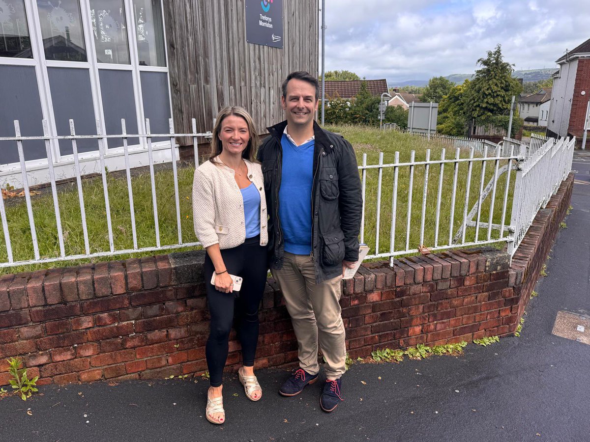 FrancescaOBMS's tweet photo. Our second surgery done since being elected 👍 This time we were in Morriston! 
#morriston #swansea #gower. https://t.co/gHeVpM2uBJ