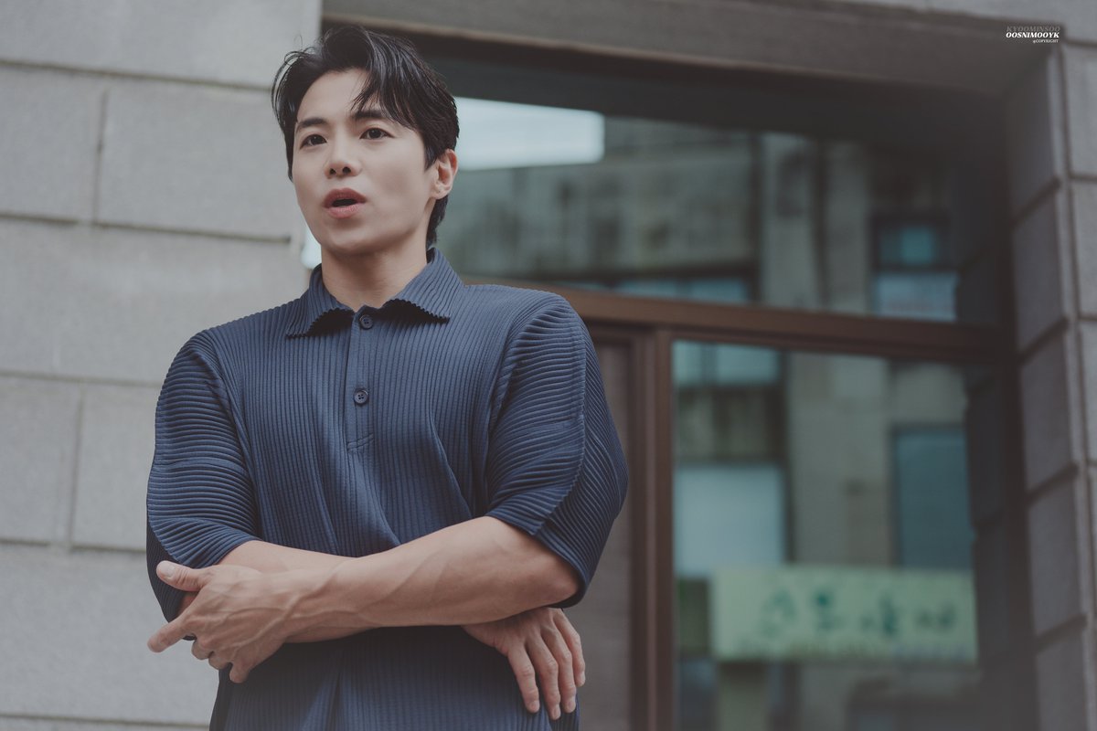 kyoominsoo's tweet photo. 260606 히스토리 보이즈 퇴근길 #박은석 https://t.co/reBuL9irdf