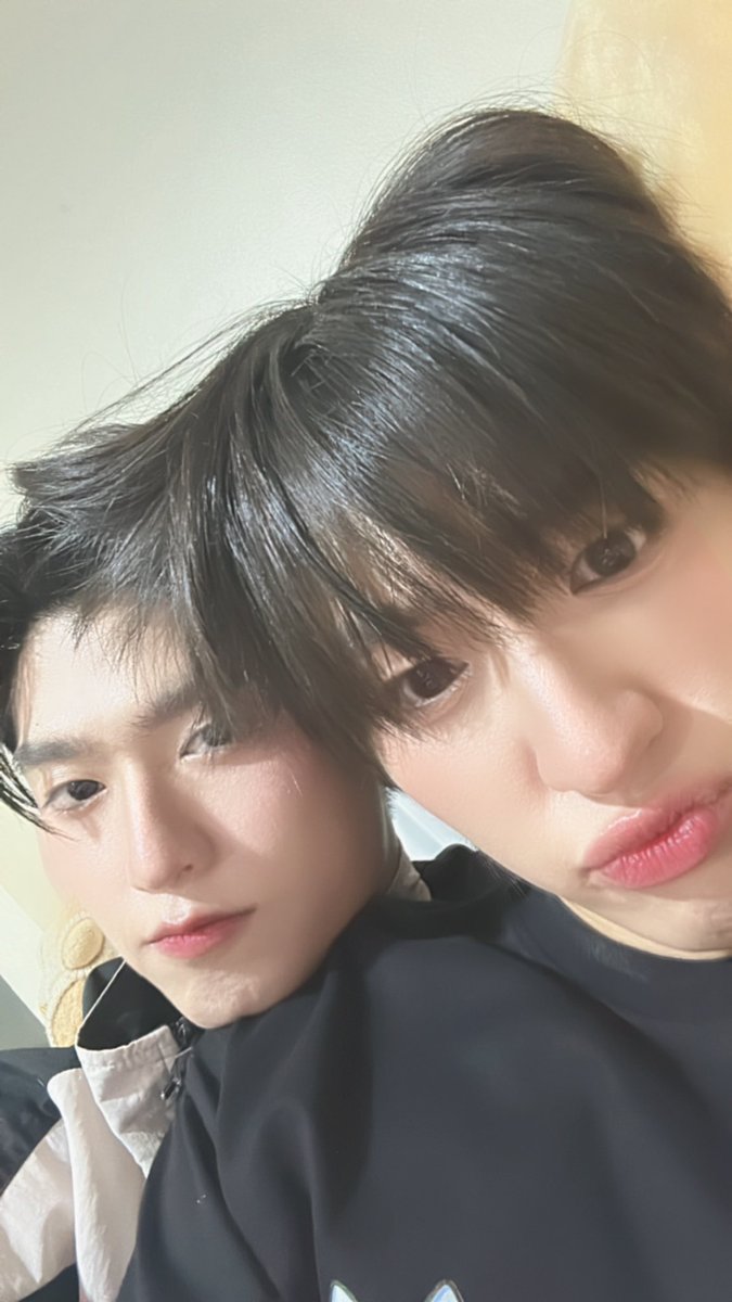 bububabyji's tweet photo. ꔛ ꒰ #โทมัสก้อง #thomaskong  ꒱

รูปที่กำลังถ่าย                                รูปที่ถ่ายได้ https://t.co/mZki4W1ouB