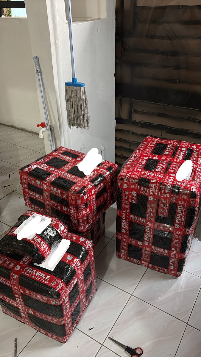 mxamiih's tweet photo. Ga ada proof siap kirim lengkap, karena yg udah bisa dipickup langsung dipickup kurir https://t.co/R5Z7MGDlXZ