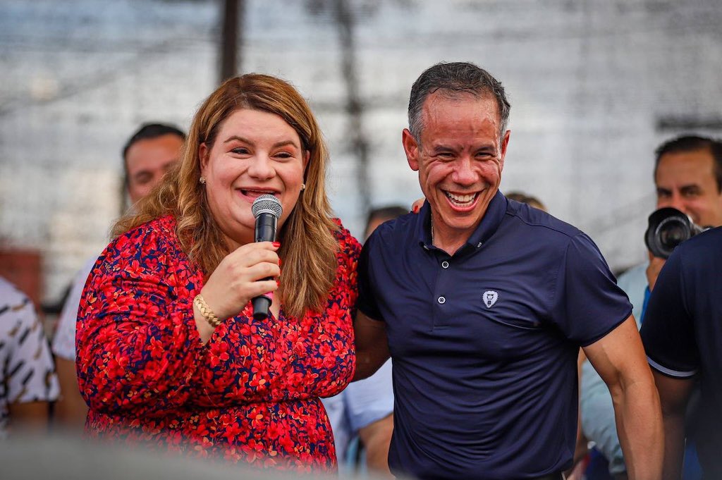 Srlince1's tweet photo. ¿Que es lo que hay detrás de la gran crisis de necesidad de agua que hay en San Juan? Sencillo, hacerle daño político a Miguel Romero por qué será el gran opositor y retador en las primarias contra J.G.O. a la qobernaciòn. Olvídese de Tomito Rivera Shatz, ese es un segundòn. https://t.co/pv3P3Y2Wei