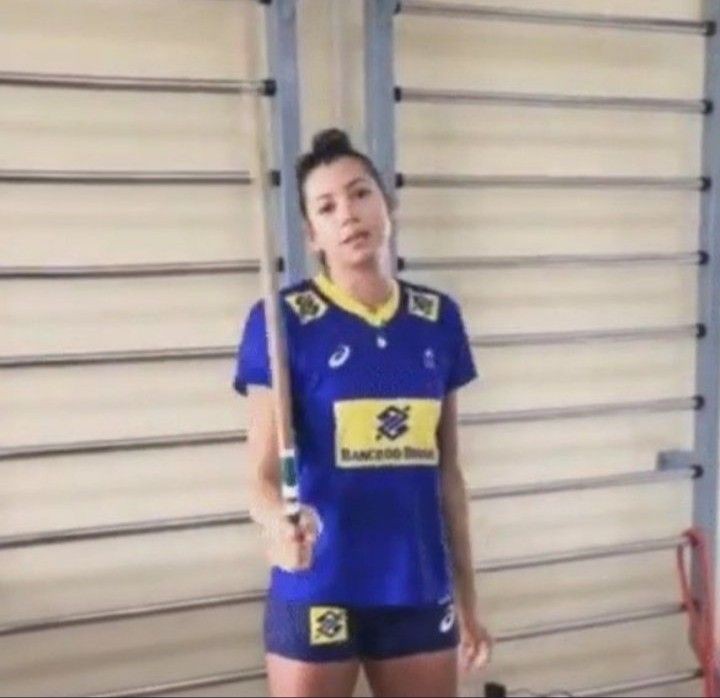 black40686's tweet photo. Já é o segundo saque que a bola cai de bobeira  #VoleiNoSportv https://t.co/FJyMS4Blnc
