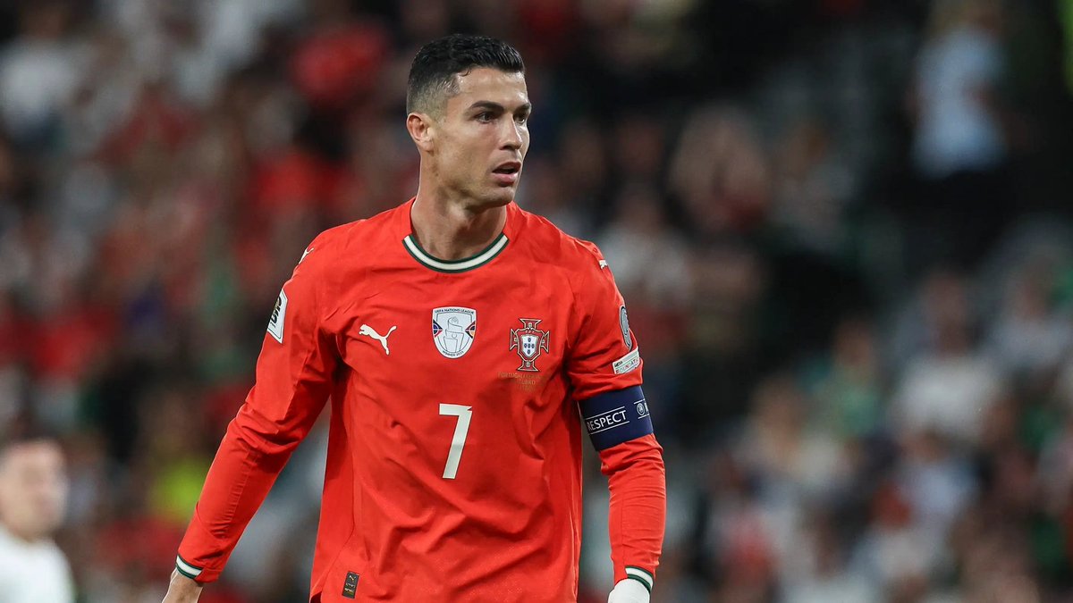 Sage_FCB's tweet photo. 🚨 Arturo Vidal on Cristiano Ronaldo's laughing emoji comment on a post about Lionel Messi:

🗣️ I saw the comment and honestly, it made me laugh. Cristiano Ronaldo is one of the greatest players in football history, nobody can take that away from him. That's why I don't understand why he still feels the need to react whenever Messi is being talked about.

You've won everything, broken records, inspired millions and built an incredible legacy. At that level, you shouldn't be worrying about what people say about another player.
Since Messi won the World Cup, I've noticed that every discussion about him seems to attract a reaction from Cristiano's side. Whether people like it or not, that trophy changed the debate for many football fans around the world.

What surprises me is that these moments only create more questions. When you're a global icon, sometimes the best response is no response at all. Let your achievements speak for themselves.
The funny thing is that every time Messi becomes the topic, Cristiano somehow ends up becoming part of the conversation. That's why people keep talking about this rivalry even today.

One emoji isn't going to change football history. Messi's story is already written. What he has achieved in football will be remembered forever, just like Cristiano's achievements will be.
For me, Messi is the greatest player I have ever shared a pitch with. That's my opinion and nothing will change it. But what surprises me is how often Cristiano seems drawn back into the comparison.