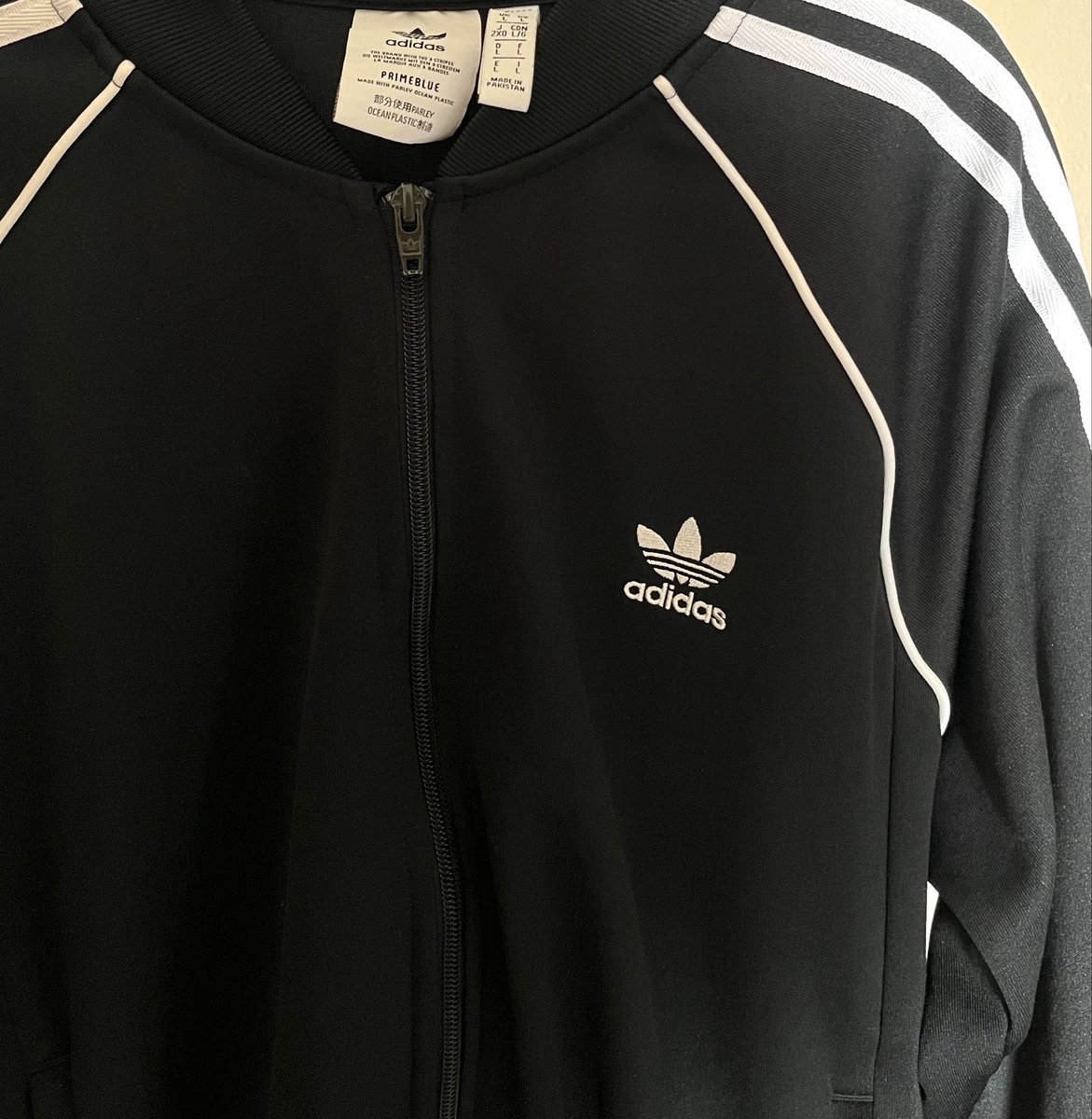 yellowchico1's tweet photo. พร้อมส่ง Adidas originals jacket ดำแถบขาว
แท้ ปัก ผ้าวอม คอจีน สองซิป 
อก48 ยาว27
1,280 รวมส่ง ไม่มีตำหนิ ใหม่มาก 

#ส่งต่อadidas #ส่งต่อเสื้อผ้า #ส่งต่อเสื้อผ้ามือสอง 
#รองเท้าadidas https://t.co/Soz0QY24AY