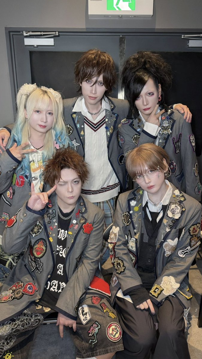 DOGinThePWO_X's tweet photo. ╋━━━━━━━━━━━
𝐎𝐍𝐄𝐌𝐀𝐍 𝐓𝐎𝐔𝐑 𝟐𝟎𝟐𝟔「𝐁𝐎𝐖𝐖𝐎𝐖」
『𝐋𝐈𝐊𝐄@𝐒𝐄𝐕𝐄𝐍𝐓𝐄𝐄𝐍』
6.6 (sat)大阪Yogibo HOLY MOUNTAIN
━━━━━━━━━━━╋
 
𝐓𝐡𝐚𝐧𝐤 𝐲𝐨𝐮！🐶
 
NEXT iS...
『𝐁𝐀𝐃𝐖𝐎𝐑𝐋𝐃』
6.7 (sun)大阪Yogibo HOLY MOUNTAIN

⏰開場 / 開演：17:00 / 17:30
🛒先行物販：Day.2 16:30-16:50

📸終演後MEET＆GREET

🛍️MEET＆GREET撮影券(¥3,000) / OFFICIAL GOODS / 💿BOOTLEGS / 💿NEW SINGLE / ※当日チェキは終演後からの販売予定となります。

🔑ロッカー無
🔐クローク有(開場後~¥500)

𝐎𝐍𝐄𝐌𝐀𝐍 𝐓𝐎𝐔𝐑𝟐𝟔『𝐁𝐎𝐖𝐖𝐎𝐖』
チケット絶賛発売中！
🎫🔗https://t.co/YOK7ddqbtU

🐶🔗 https://t.co/Fai27HN0ju

#DOGinThePWO #全国ワンマンツアー #BOWWOW #YogiboHOLYMOUNTAIN