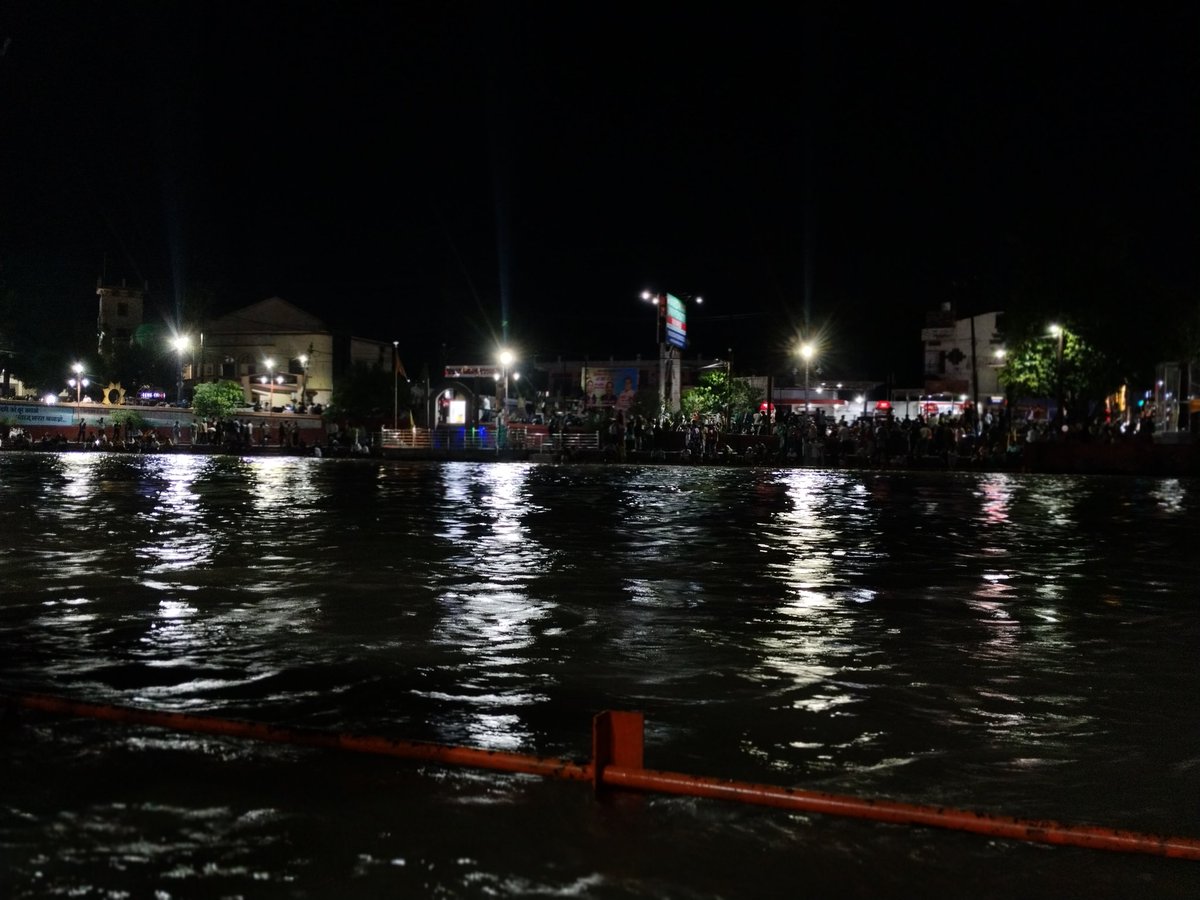 justabauni's tweet photo. the city never sleeps, but the river always does
.
#river #nightlight #photography https://t.co/eJ3v0BGLyG