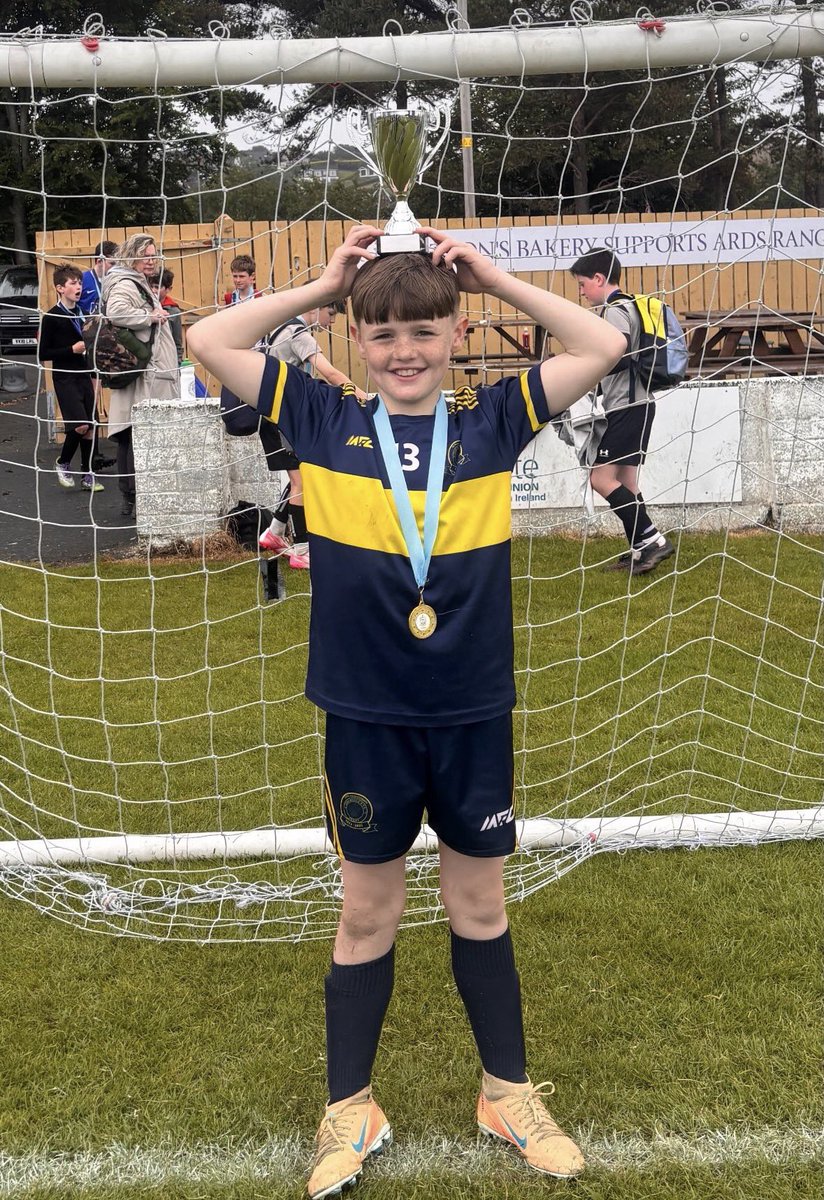 DonBoscosFc's tweet photo. Another trophy heading to the Don Boscos fc cabinet. DBFC 💙💛💙💛 https://t.co/RjCnGNyBFZ