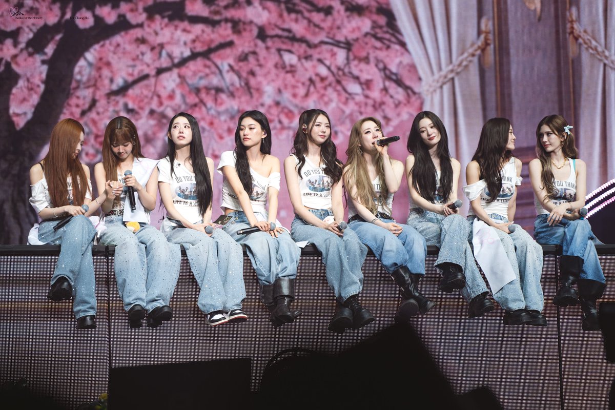 Chungrim0209's tweet photo. 260531 I.O.I 콘서트 LOOP 막콘      

눈부시게 사랑할게❤️

#IOI #아이오아이 #LOOP https://t.co/Wx4rMcJKjj