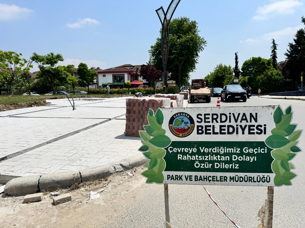 serdivanbld's tweet photo. Bosna şehitlerinin aziz hatırasını yaşatacak Aliya İzzetbegoviç Parkı’nda çevre düzenleme çalışmalarımız tüm hızıyla devam ediyor. 🇧🇦🌿

📍 Arabacıalanı Mahallesi Mert Sokak’ta ekiplerimiz, park alanını hemşehrilerimizin hizmetine hazırlıyor.

#SerdivandaHizmetHiçBitmez
@osmancelikSRD