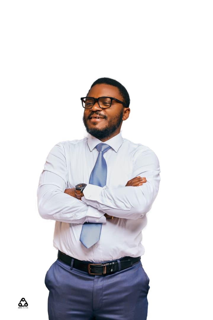JoelK6670's tweet photo. Maître Deogracias Nyamwisi brise le silence et interpelle Kinshasa. Il réclame une double riposte d’urgence : armer les civils sous contrôle strict avec fichage en 4 niveaux, et lancer une offensive musclée de l’armée avec drones et camps avancés dans les champs. https://t.co/dt0XhNWNG8