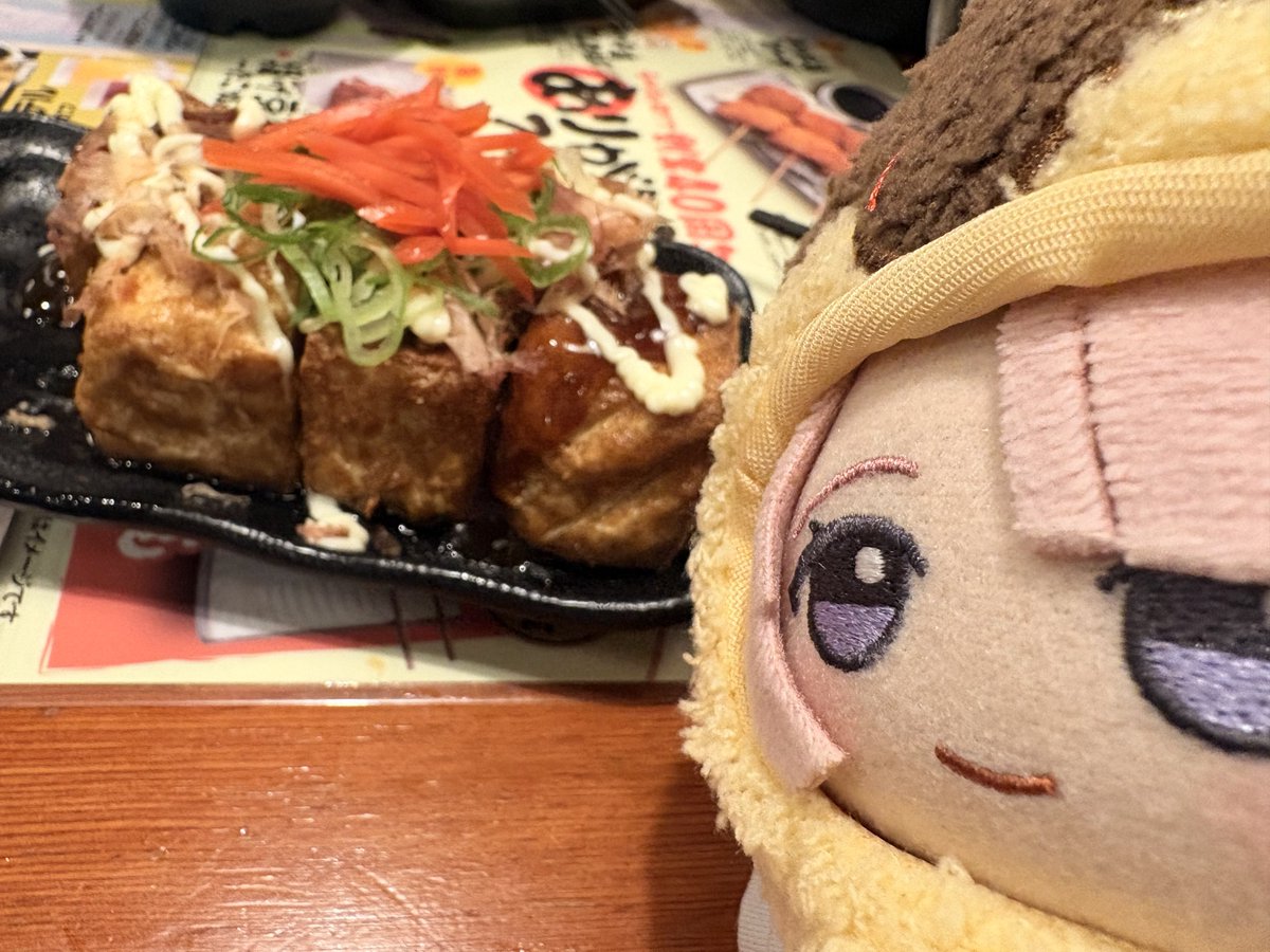 usvmnwig's tweet photo. 「おっ、たこ焼きですか。
わかってますね〜プロデューサー…
どれどれ…」

「揚げ豆腐じゃないですか‼️‼️」 https://t.co/18G0AcQ9Hw