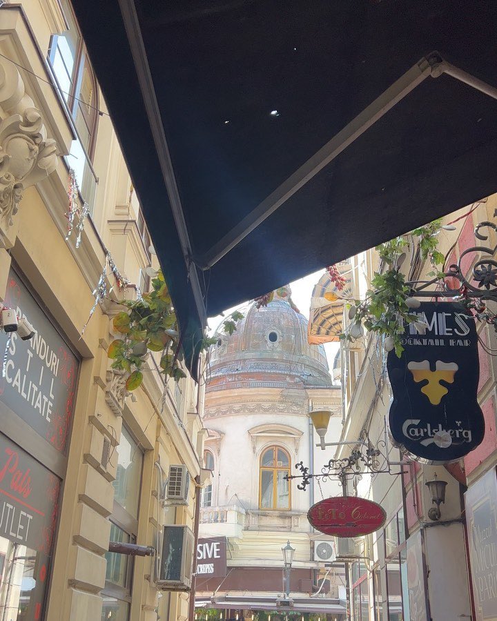 eunicewong46's tweet photo. Bucharest Old Town is absolutely gorgeous 😍 Reminds me of Paris but of course without the Eiffel Tower and amazing shopping 🛍️ The country in general is beautiful and I’ve only seen the tiny part of it! It’s a quick transit trip, so I will return again to visit Dracula 🧛‍♂️ https://t.co/wrWTOkPRGl