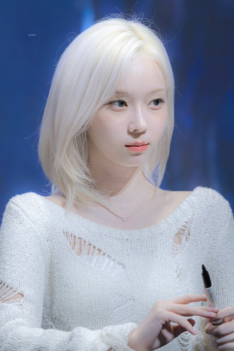 brew014's tweet photo. 20240606                  20260606
잠시만...의상착 헤어... 다 2년전이랑 똑같잖아...내 백금발 터야...ㅠㅠㅠ https://t.co/sdtO40ooXQ