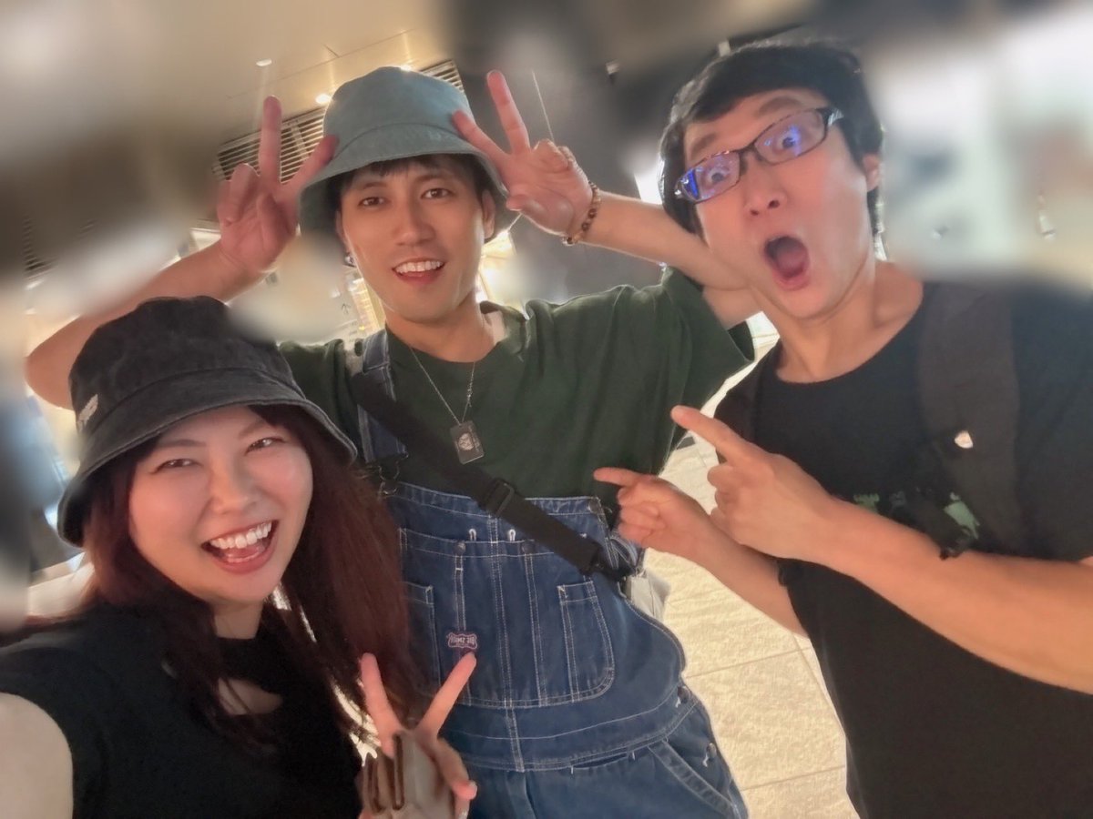 kesobridge's tweet photo. 10年振りの役者メン
なんでこのメンツ？？と思うでしょう。
この三人が共演した舞台をズバリ言い当てた人には、イシケンチャンス
食い倒れしたね。
10年ぶりに会ったのに、昨日の続きかのようにべちゃくちゃ喋れるこの関係値
プライスレス。

あ、泊さんとはちょいちょいエンカウントしてたね✋💕︎ https://t.co/VlMUyhSXUc