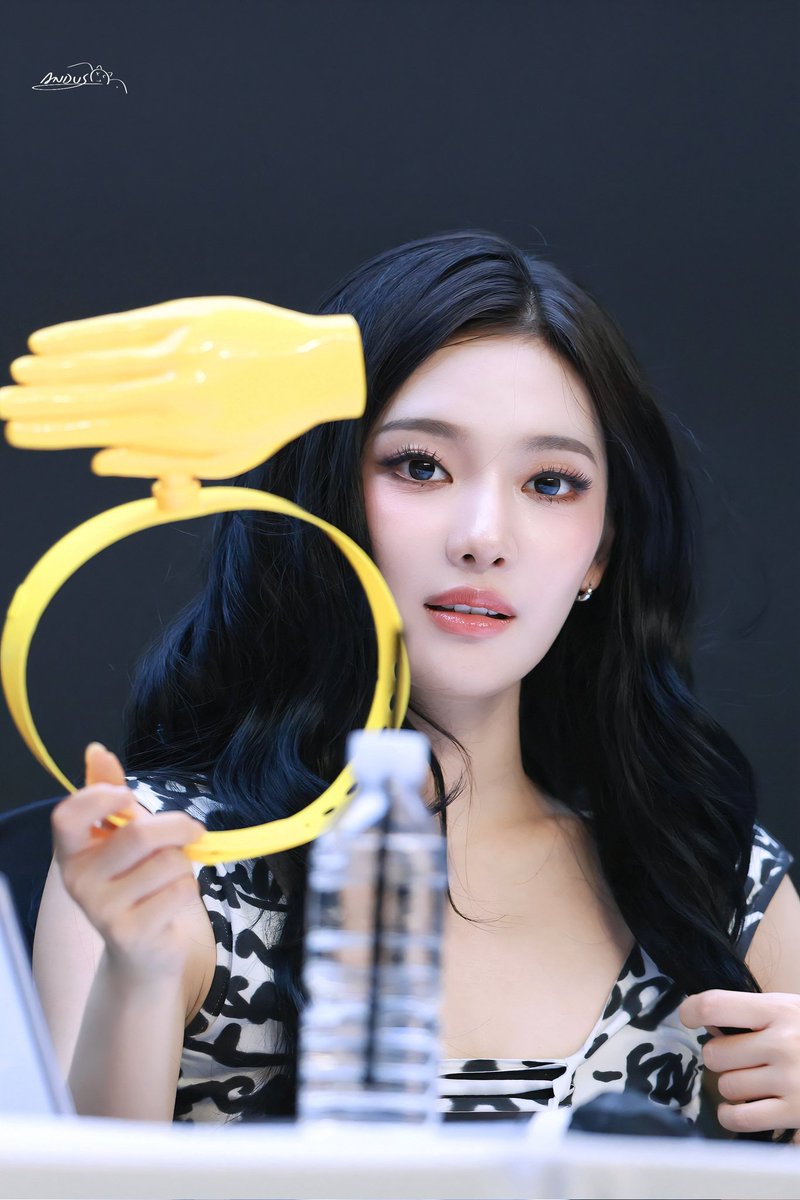 tahsin_adib's tweet photo. Pretty Ningning 
260606 https://t.co/bzC2NWkCsk