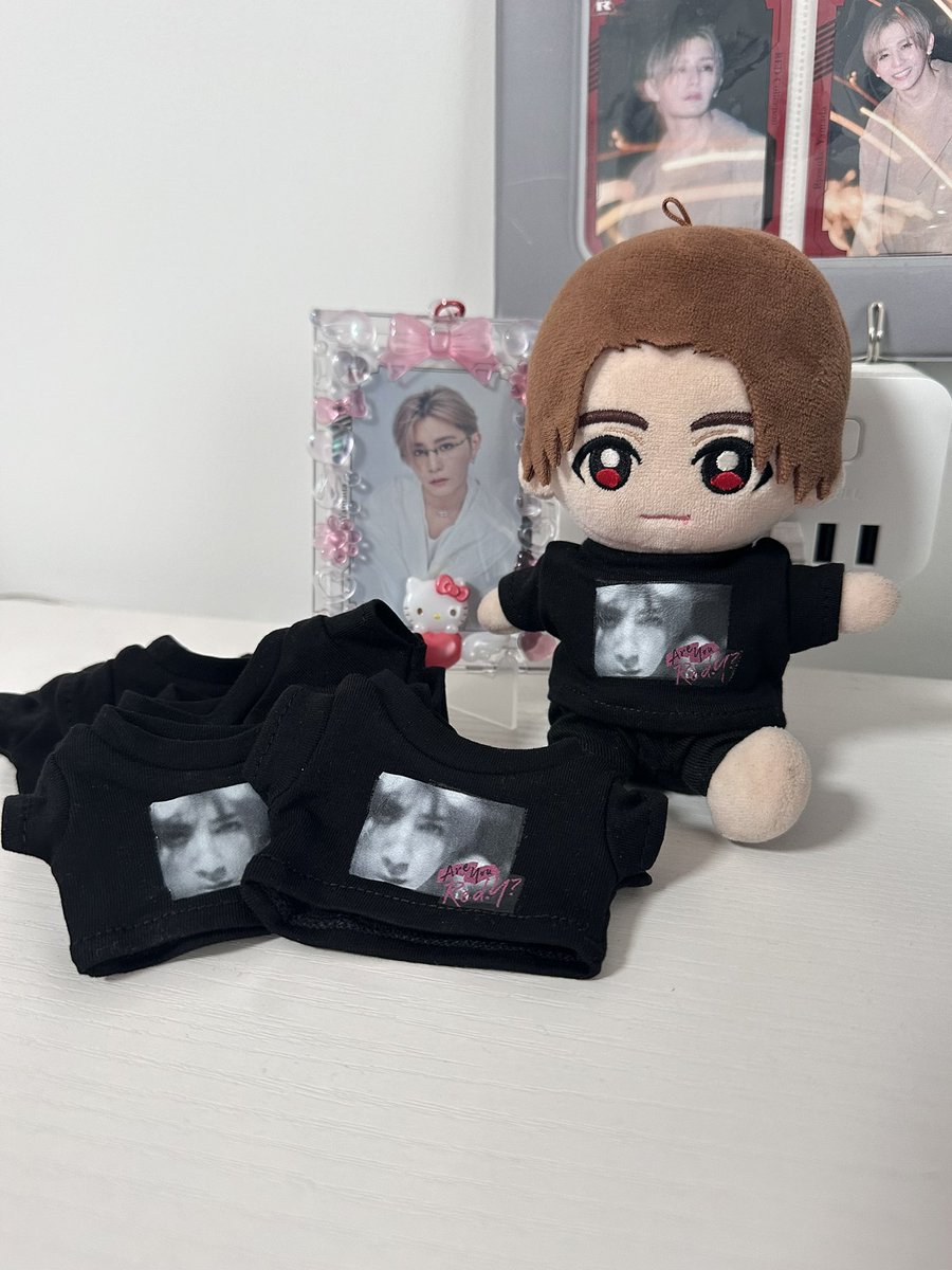 viola_who's tweet photo. ドームツアー 2026 Are You Red.Y？のTシャツも準備できました✨✨ https://t.co/uROkbWtuhB