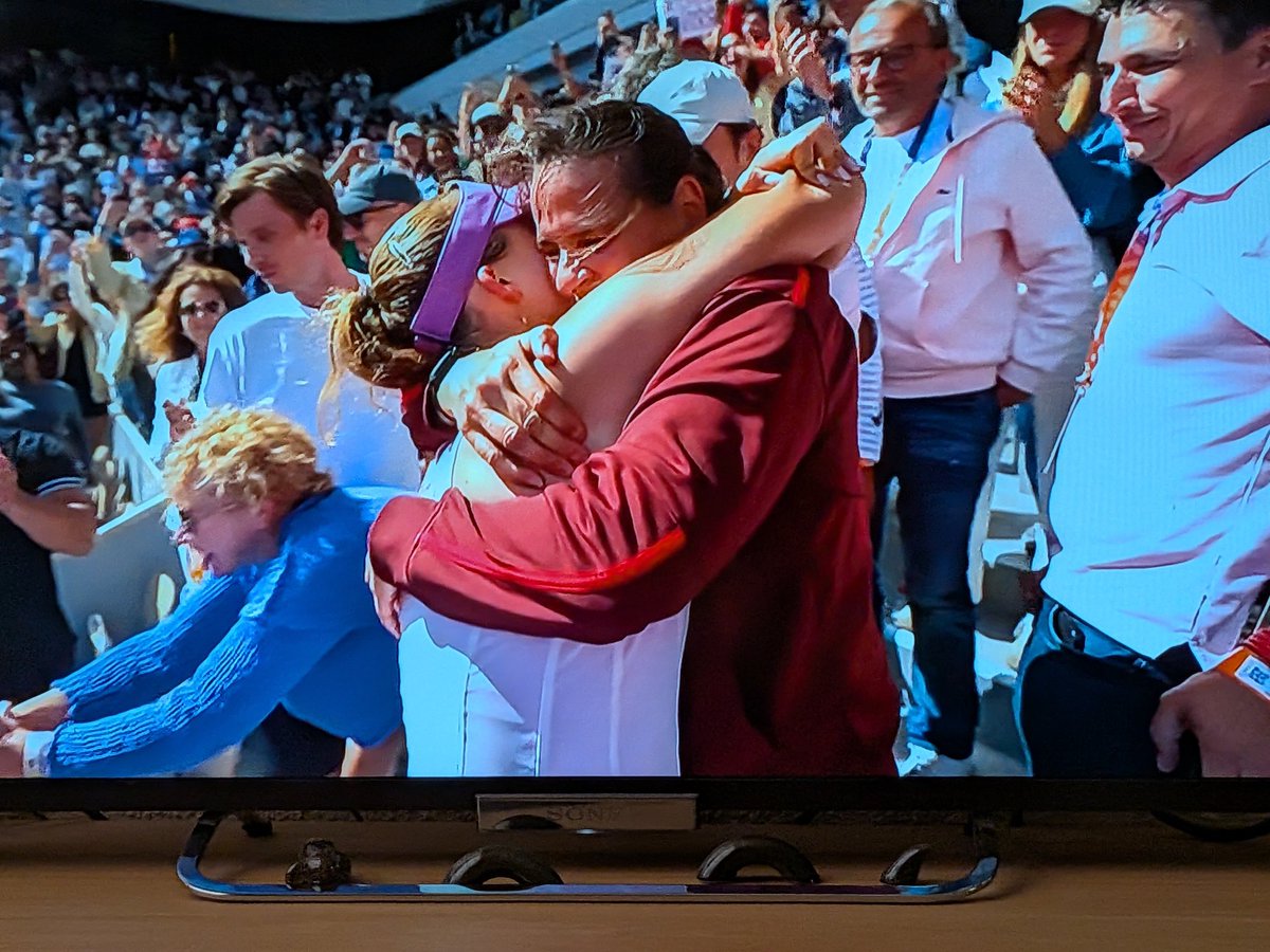 vruizt's tweet photo. Conchita y Andreeva, sois las mejores. ¡Enhorabuena! Grande también Maja Chalinska. #Rolandgarros https://t.co/jRUrMzTNra