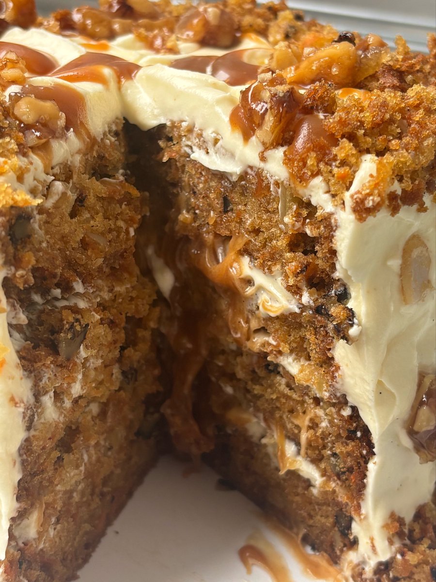 bakingenjoyer's tweet photo. Today I present to you, my incredibly extra carrot cake: carrot + walnut cakes layered with brown butter and vanilla bean cream cheese frosting and salted caramel, decorated with candied walnuts and cake crumbs :) https://t.co/QQVKedHigB