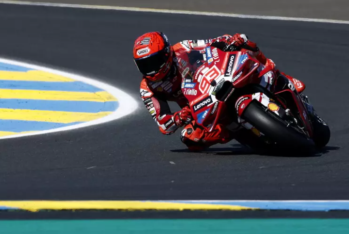 TgLa7's tweet photo. MotoGp, Marc Marquez detta legge in Ungheria: sua la Sprint davanti ad Acosta e Bezzecchi
https://t.co/wLJWN7ZWWI https://t.co/bi0WjyY437