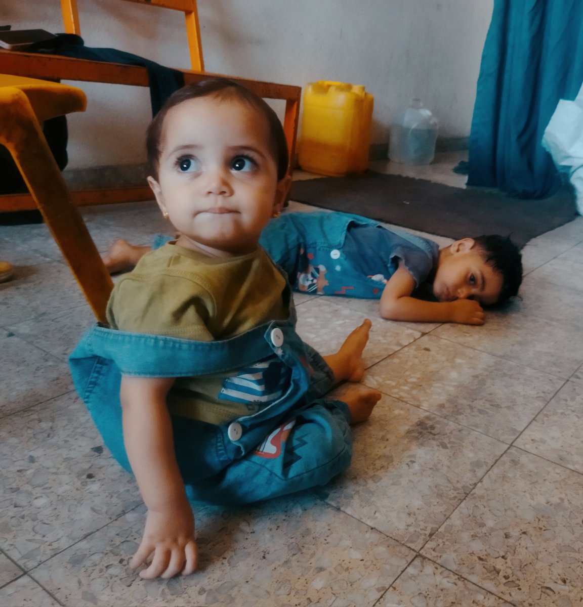 Ramoosh10293340's tweet photo. I am a mother begging the world to look at us. My beautiful children, Rushdi &amp; Julian, are going to sleep hungry.
​PLEASE don't leave us behind to face this nightmare alone. We urgently need food and help! 🙏💔
https://t.co/cB2wtN2RMR https://t.co/JAxY9Wk69m