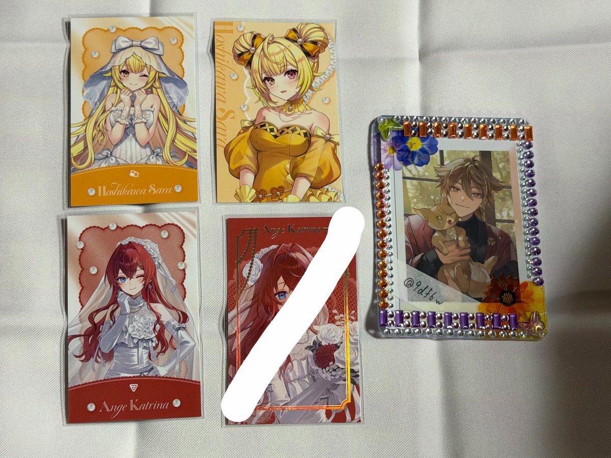 9df6w's tweet photo. 【交換】にじさんじ Luminous Marriage フォト風カード 缶バッジ

譲:画像1〜3

求:画像4

郵送交換。まとめての方優先。フォトカN2⇔R1可能。同性同士優先。
お返事にお時間いただくかもしれません。よろしくお願い致します。 https://t.co/a54Wt7Jc1D