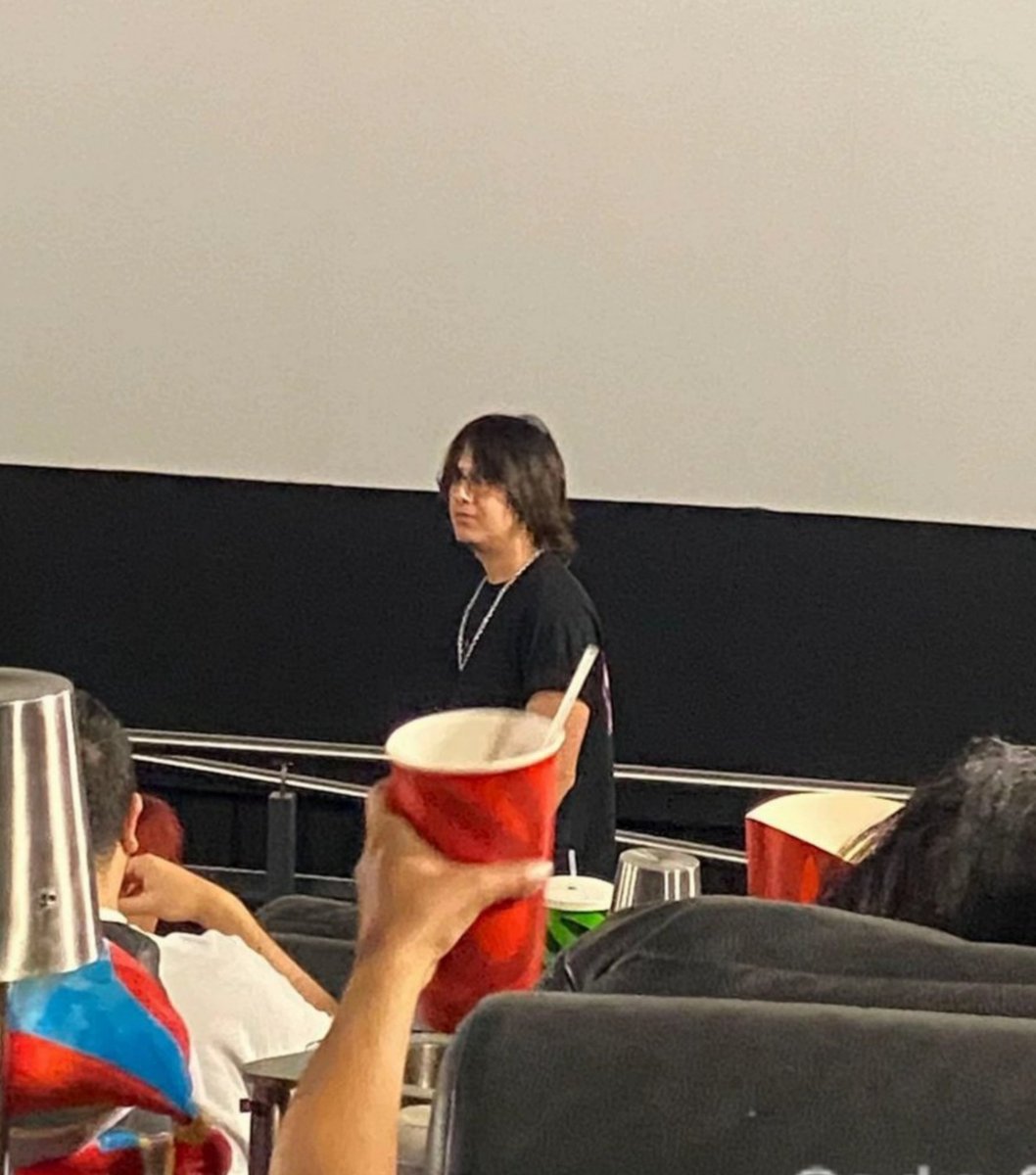 CartoonsOTMoon's tweet photo. MissaSinfonia fue captado en el cine viendo The Amazing Digital Circus https://t.co/lAReO7zkJH