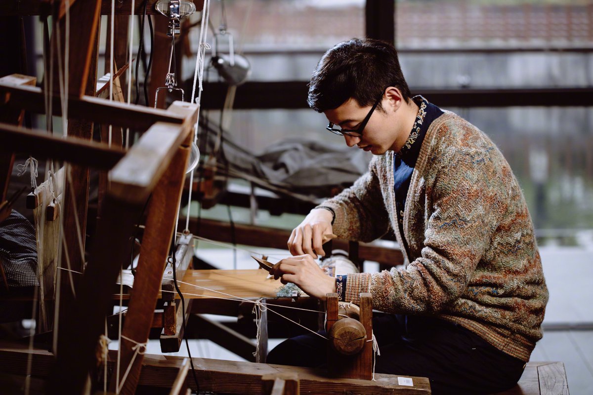 Blaiseeeit's tweet photo. Immerse in 30 mins of live textile art creation—watch vibrant threads turn into wearable poetry this weekend at the city’s riverside studio. Free entry, all art lovers welcome!， https://t.co/iUd2VP4pdi