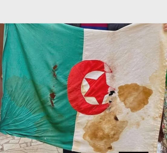 abddaha90's tweet photo. تاريخ العظماء ليس مجرد سرد للأحداث، بل هو سجل خالد للمواقف النبيلة والتضحيات التي تشكل وعي الأمم ونهضتها. هؤلاء العظماء هم الذين تركوا بصمات لا تمحى، ونقشت سيرهم على صفحات الزمن لتبقى حية في ذاكرة الأجيال المتعاقبة
رفرف يا علم 
لعـنة الله على أعداءك https://t.co/ZkpbDAJYxN