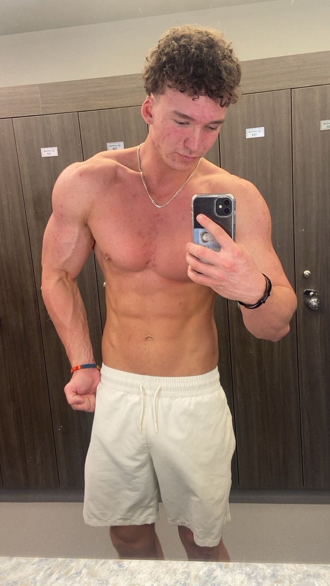AlphaMatt__'s tweet photo. 18 and I’m just bigger and better https://t.co/URQ0SNgb6p