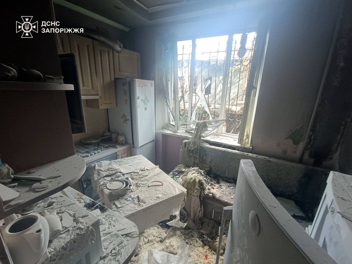 viktorikolibri's tweet photo. Attack on Zaporizhzhia: three people, including one child, were injured as a result of Russian shelling, according to the State Emergency Service. 

The number of casualties is being confirmed.

The shelling also caused fires in a high-rise building and an educational establishment. Firefighters have extinguished all the blazes.
