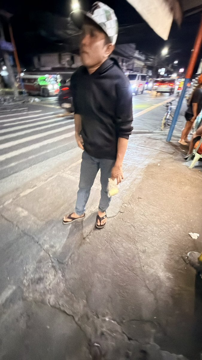 Fuck1ngMoon's tweet photo. Mag iingat sa lalaking to. Bale after ko mag jog kanina sa Gw@ll tumabe sa akin to inask ako kung tripper ako sabe ko sakto lang (hindi ko kasi sya trip) then tripper din daw sya sabi okay. Niyaya nya ako sa dulo sabi ko ayoko hanggang sa umalis na ako then sinundan nya na ako. https://t.co/MMqm1S56xL