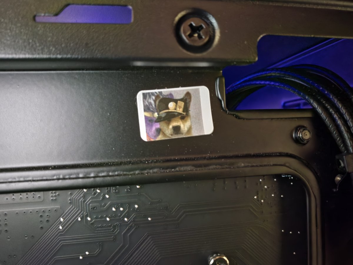MarktotheFuture's tweet photo. @shawndurnell @PowerGPU It's a badge of honor.  A symbol of quality. https://t.co/UWNWBbphLC