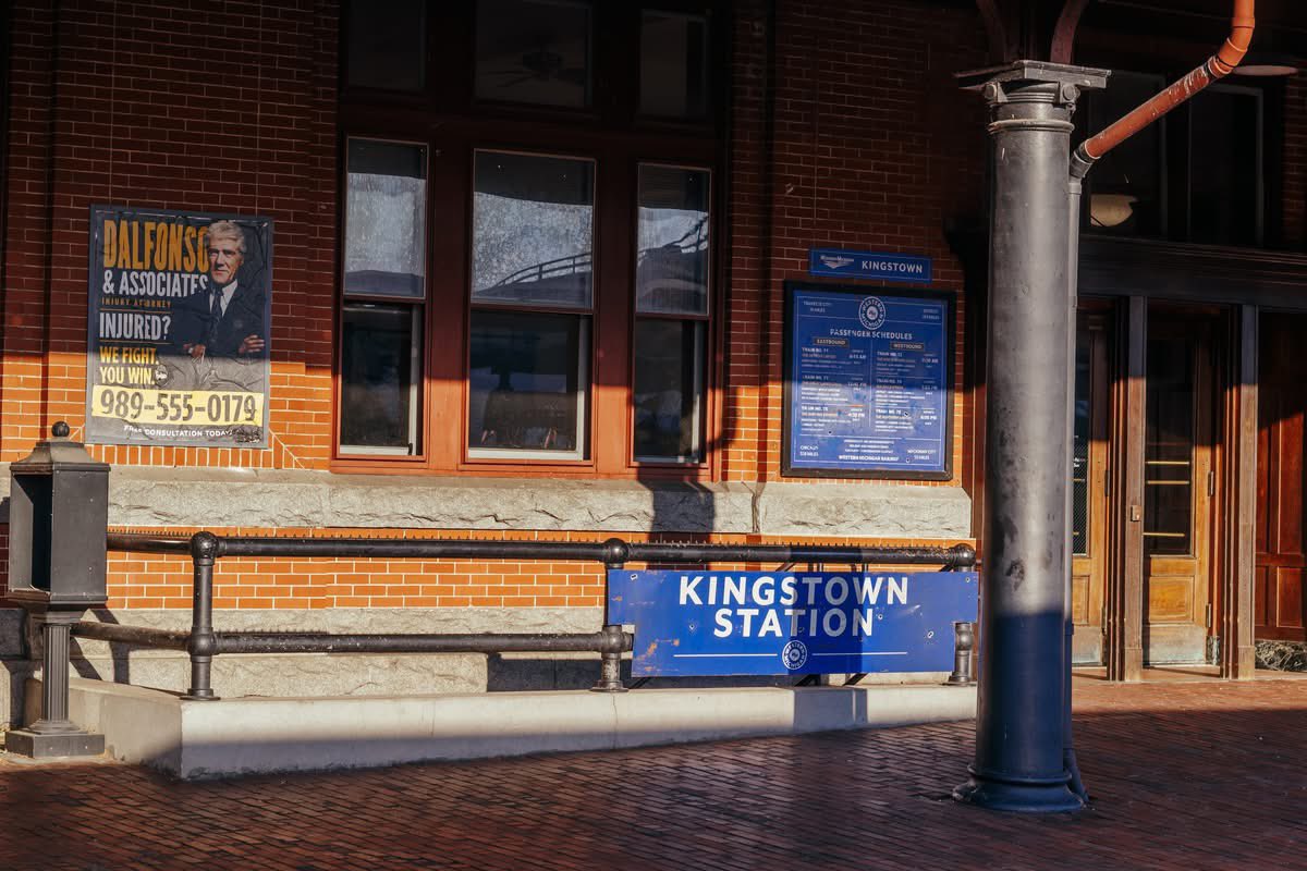 logasmi's tweet photo. Not everyday your Cumberland hometown train station gets transformed into a set for the hit show Mayor of Kingstown.

#MayorOfKingstown #Hometown https://t.co/zRdWCRJu6b